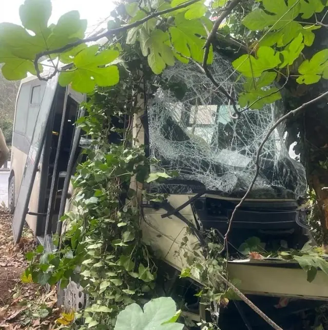 Sariyer De Yolcu Minibusu Kaza Yapti 1 Kisi Hayatini Kaybetti 2 Son Dakika