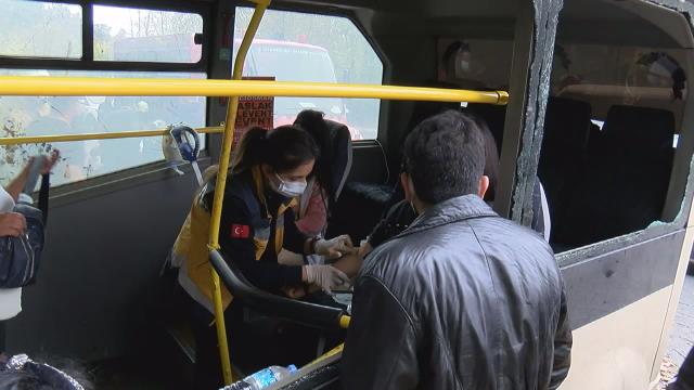 Son dakika: İstanbul'da minibüs kazası, sıkışan yolcular kurtarılmaya çalışılıyor