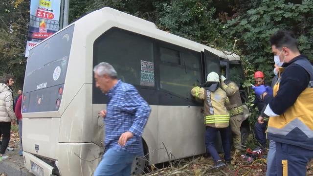 Son dakika: İstanbul'da minibüs kazası, sıkışan yolcular kurtarılmaya çalışılıyor