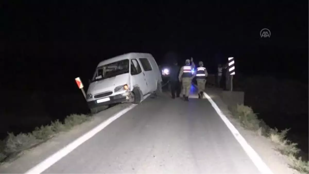 Son dakika... Trafik kazasında ambulans ile midibüste maddi hasar oluştu