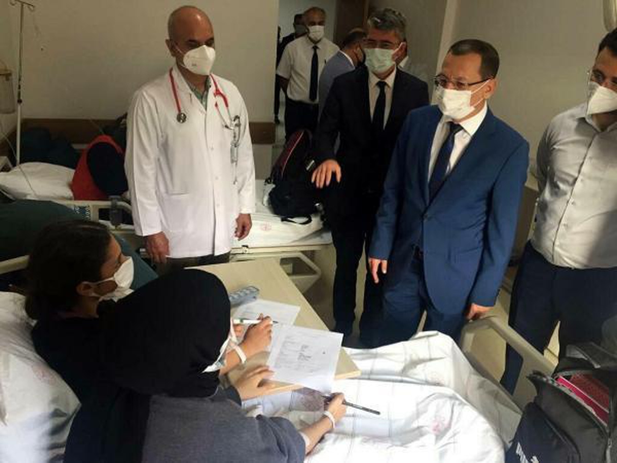60 lise öğrencisi, zehirlenme şüphesiyle hastaneye kaldırıldı (3)