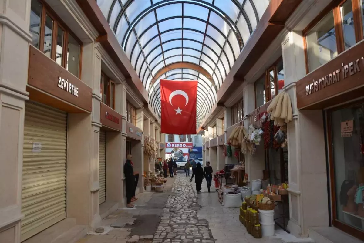 Son dakika! Antakya\'da tarihi Uzun Çarşı\'ya estetik görünüm kazandırılıyor