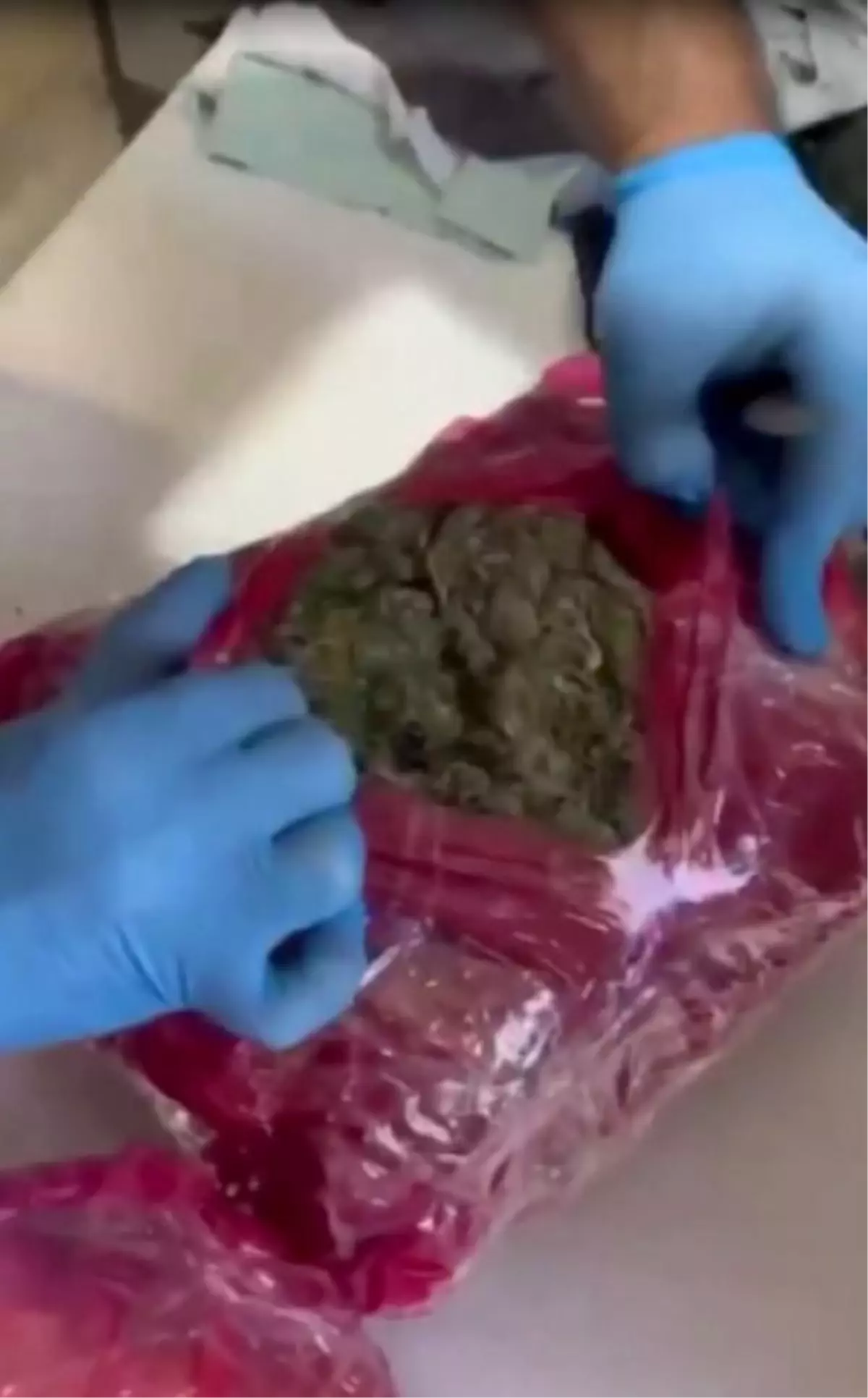 ANTALYA\'DA 3 KİLO KUBAR ESRAR ELE GEÇİRİLDİ: 1 ŞÜPHELİ GÖZALTINDA