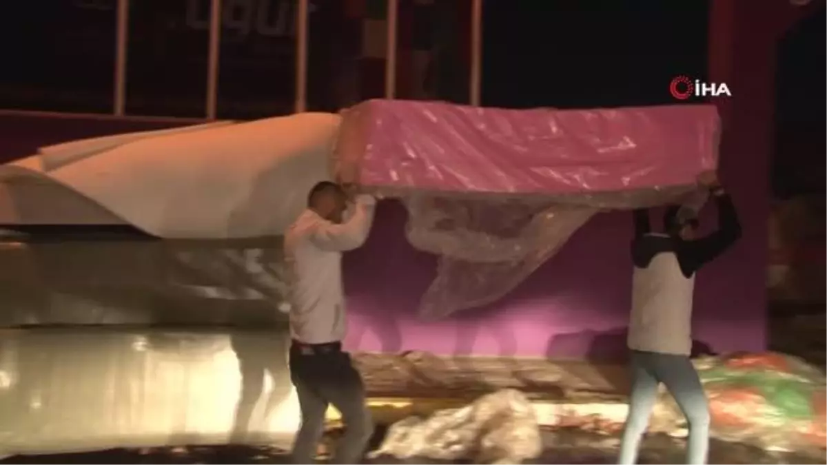 Avcılar\'da kumaş boyama ve kumaş depolama alanında yangın