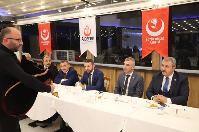 BBP Genel Başkanı Destici, şarkı söyledi, horon oynadı