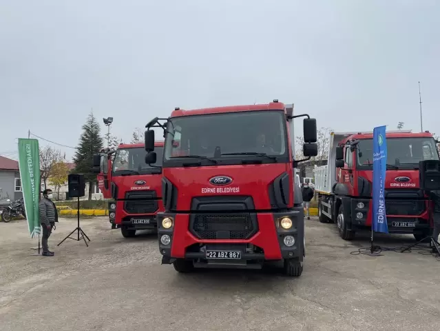 Belediye Başkanı Gürkan, belediyeye yeni alınan araçları tanıttı