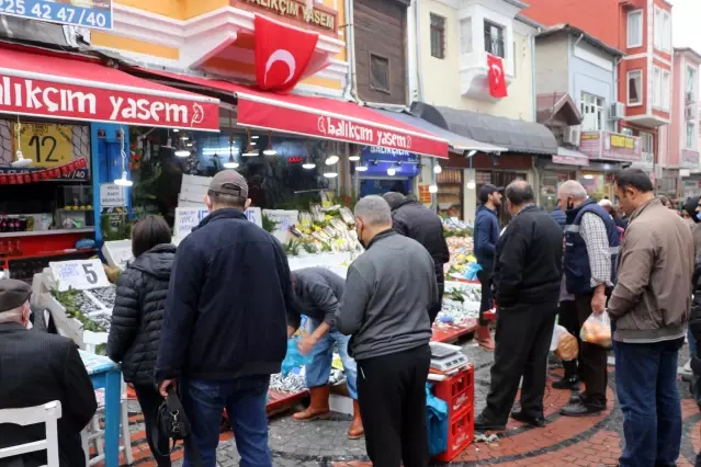 Edirne'de kilogramı 5 liradan satılan hamsi vatandaşlardan ilgi görüyor