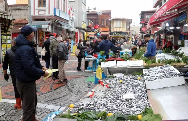 Edirne'de kilogramı 5 liradan satılan hamsi vatandaşlardan ilgi görüyor