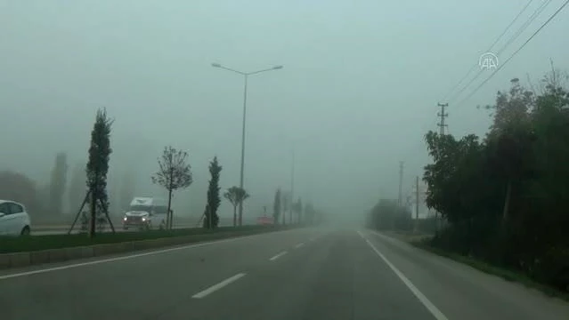 Etkili olan sis nedeniyle sürücüler zorlanıyor