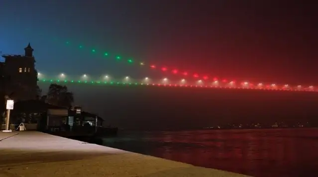 Fatih Sultan Mehmet Köprüsü, Azerbaycan bayrağı renleriyle büyüledi