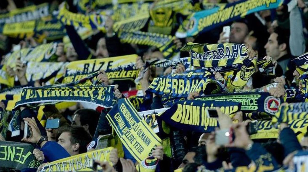 Fenerbahçe stadının çevresinde gece hareketliliği! Taraftarlar her yere aynı sözlerin yazdığı pankartlar astı