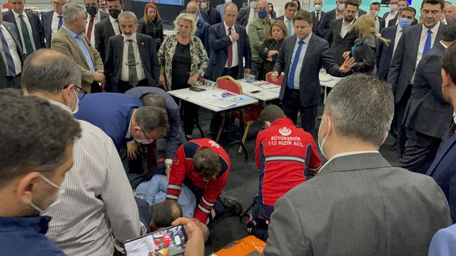 İBB Meclisi'nde fenalaşan CHP'li üye Ali Haydar Kahraman hastaneye kaldırıldı