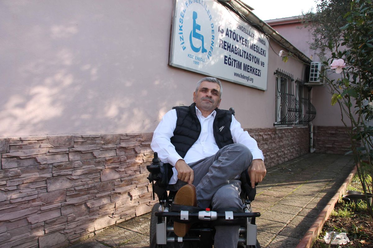 Kovid-19\'u hafif geçiren engelliler derneği başkanından "aşı" çağrısı