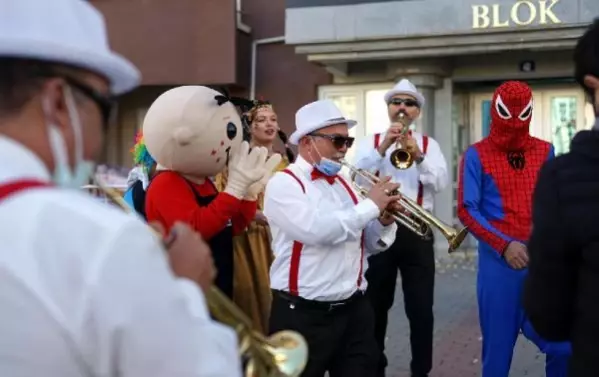 Lösemi ile mücadele eden Zehra'ya bandolu moral