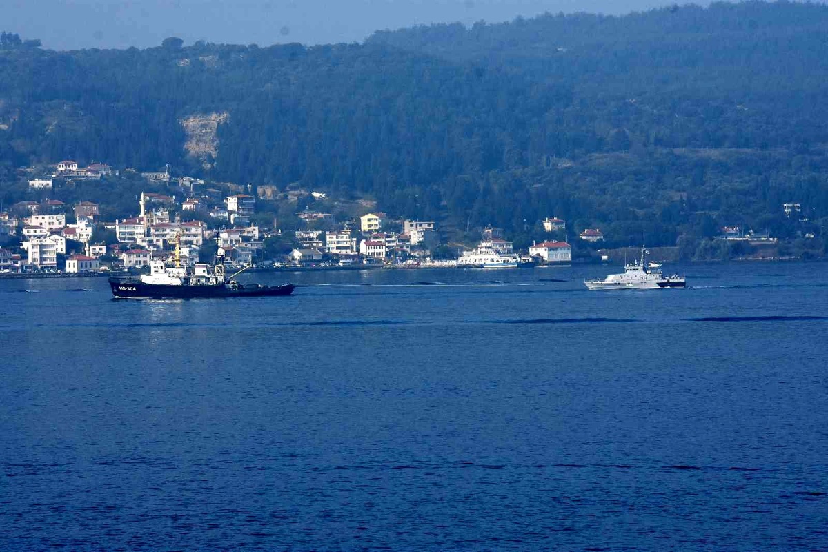 Rus savaş gemileri Çanakkale Boğazı\'ndan geçti