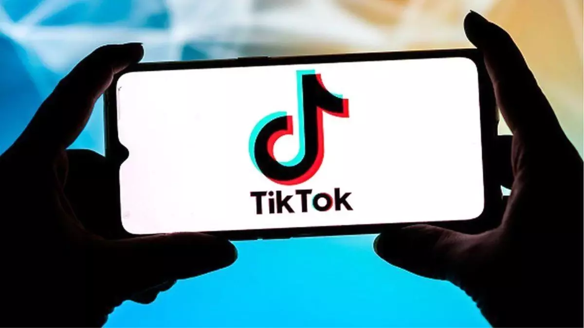 TikTok\'ta gördüğü \'Yardıma ihtiyacım var\' işaretini yapan kayıp kız çocuğu kurtarıldı