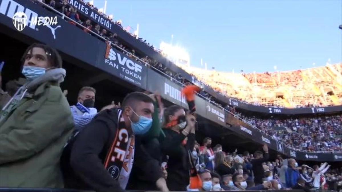 Valencia Atletico Madrid Karşısında Son Dakikada Gelen Golü Kutluyor