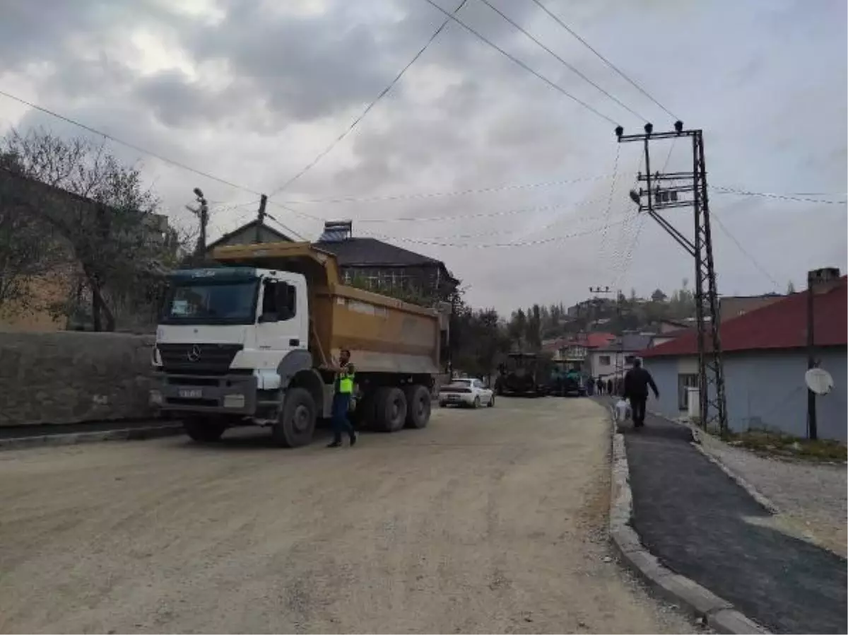 28 BİN NÜFUSLU MAHALLENİN YOLU, 82 YIL SONRA ASFALTLANDI