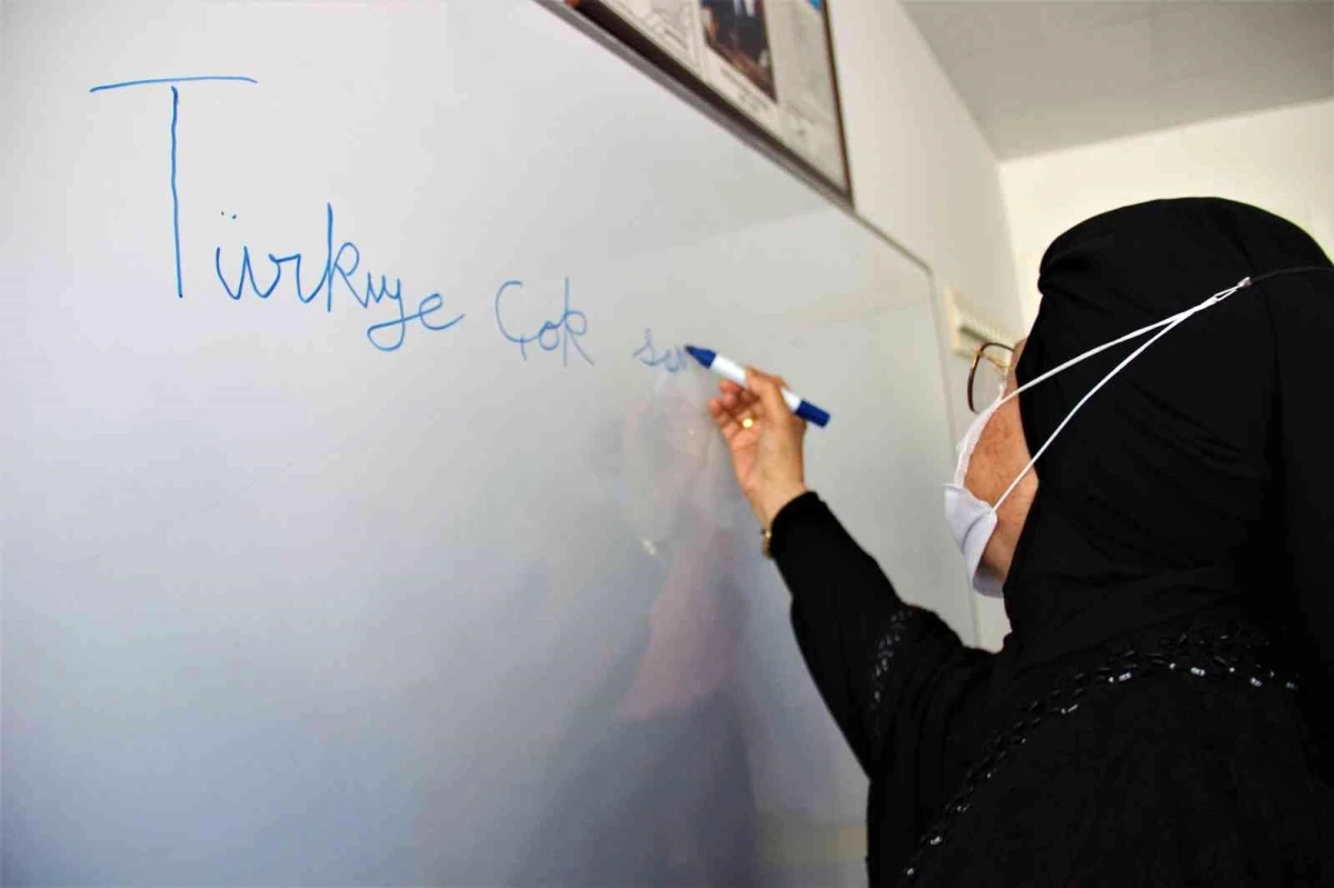 4 oğlu da Türkiye\'de okuyan kadının tek isteği Türk vatandaşı olmak