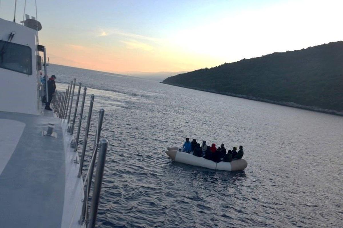 Aydın\'da 13 düzensiz göçmen kurtarıldı