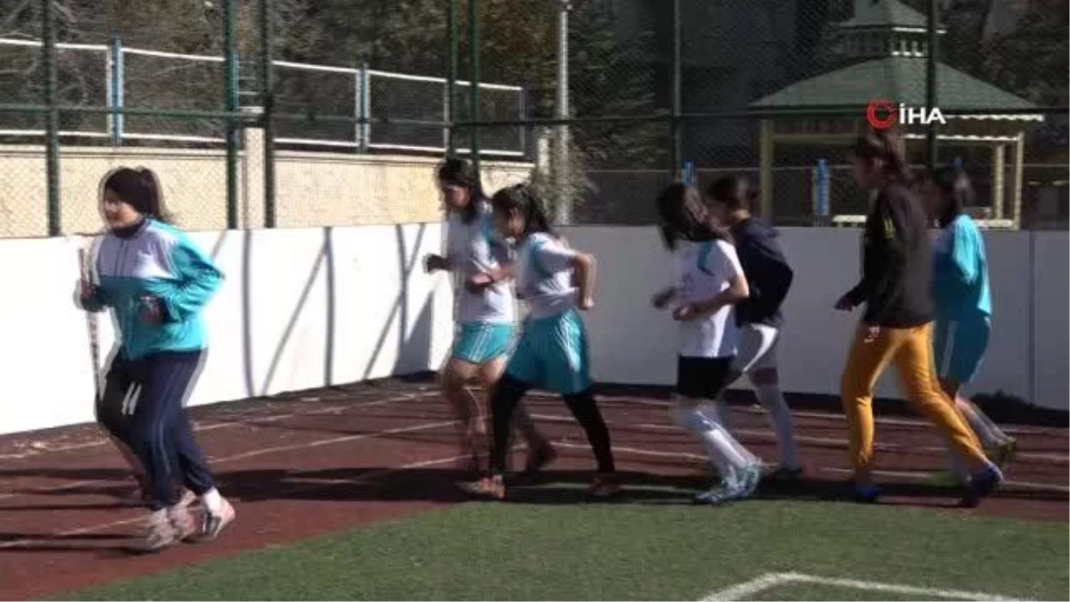 Bitlis Kadın Futbol Takımı üst lige çıkmak ter döküyor