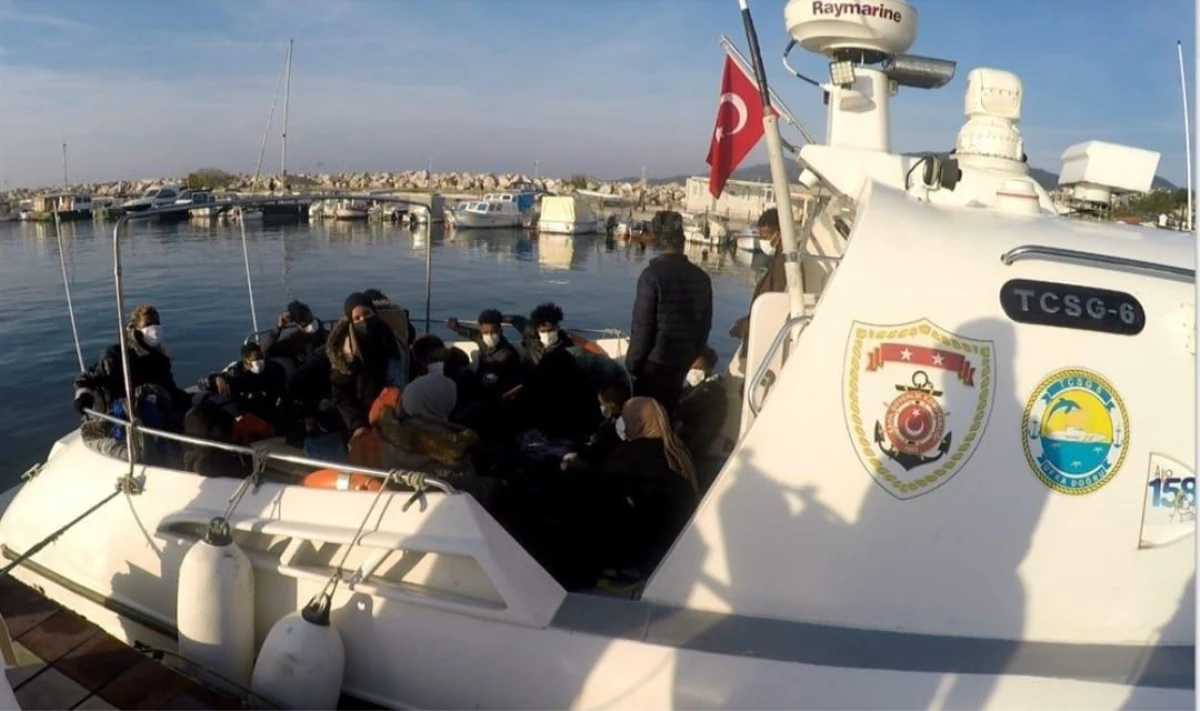 Çanakkale\'de Türk kara sularına itilen 24 düzensiz göçmen kurtarıldı