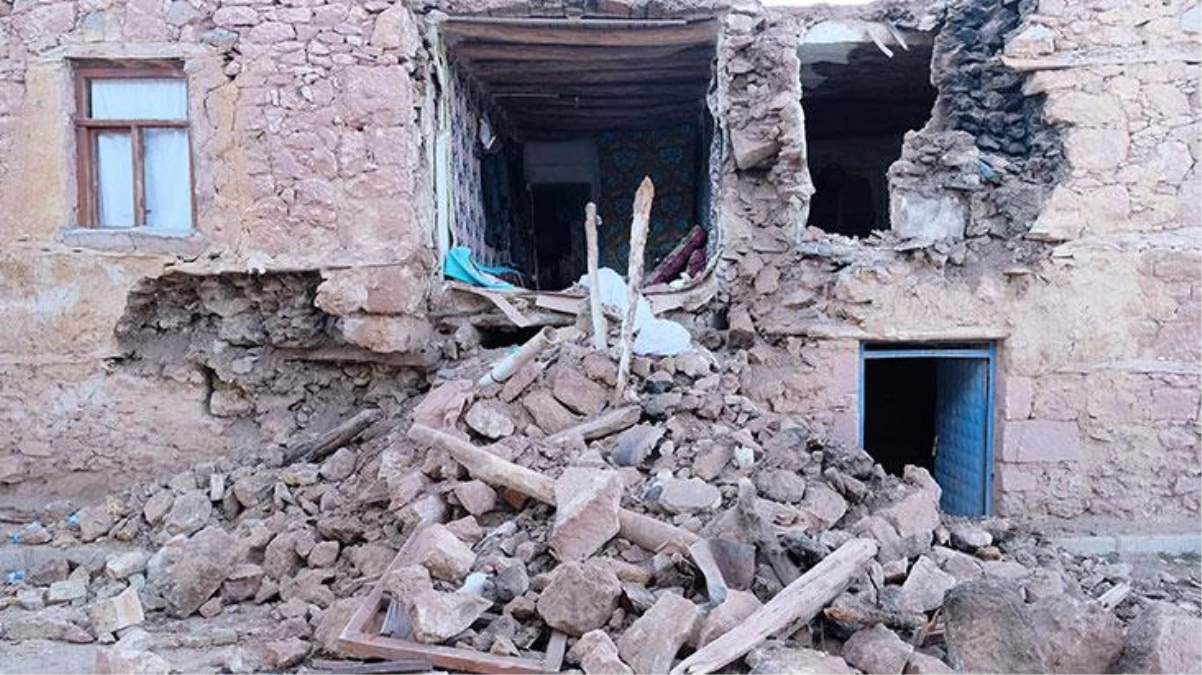 Konya\'da yaşanan depremde 66 yapıda hasar oluştu, 5 mahallede eğitime ara verildi