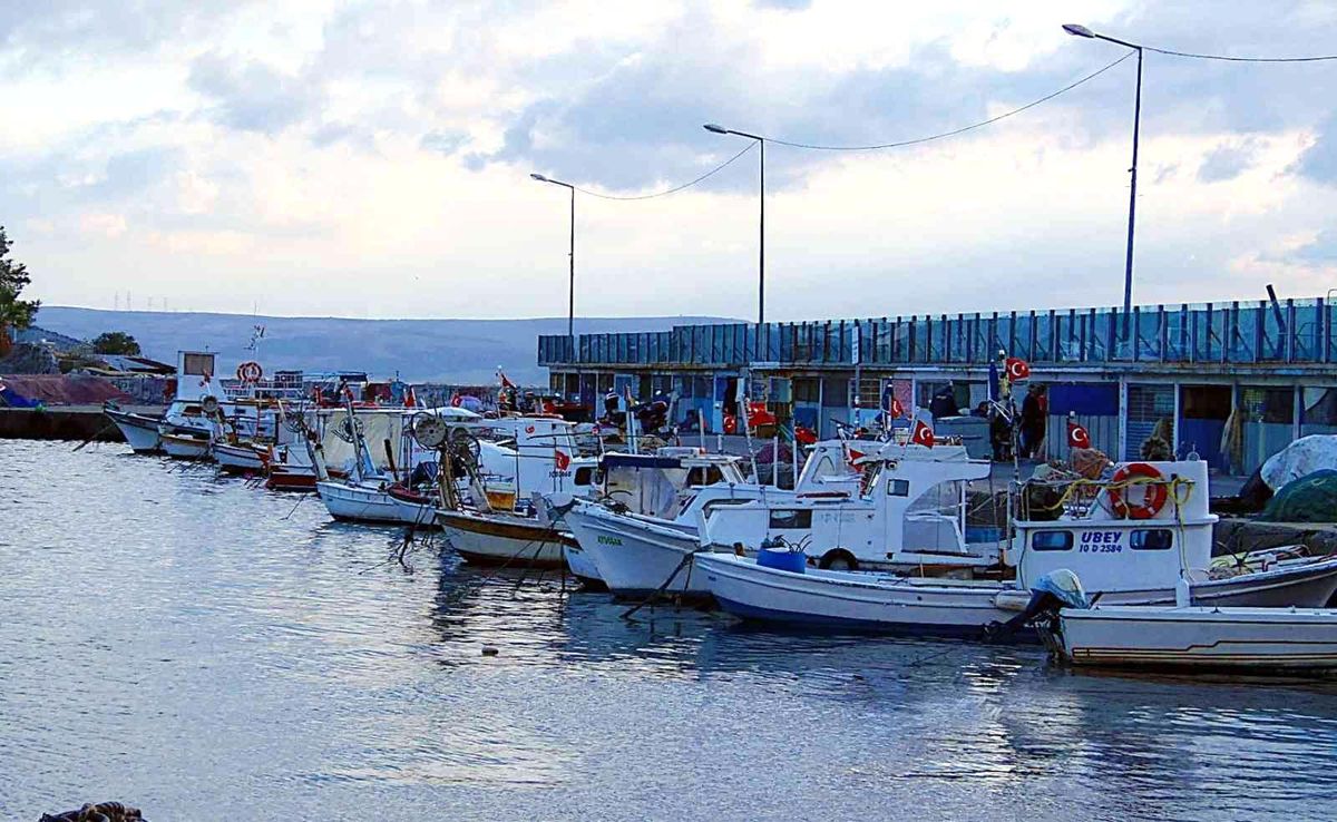 Erdek\'te 105 balıkçıya destek parası