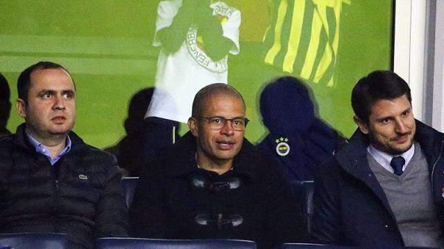 Hoca arayan Fenerbahçe'den bomba hamle! Başkan Ali Koç, Alex'le görüştü Hoca arayan Fenerbahçe'den bomba hamle! Başkan Ali Koç, Alex'le görüştü