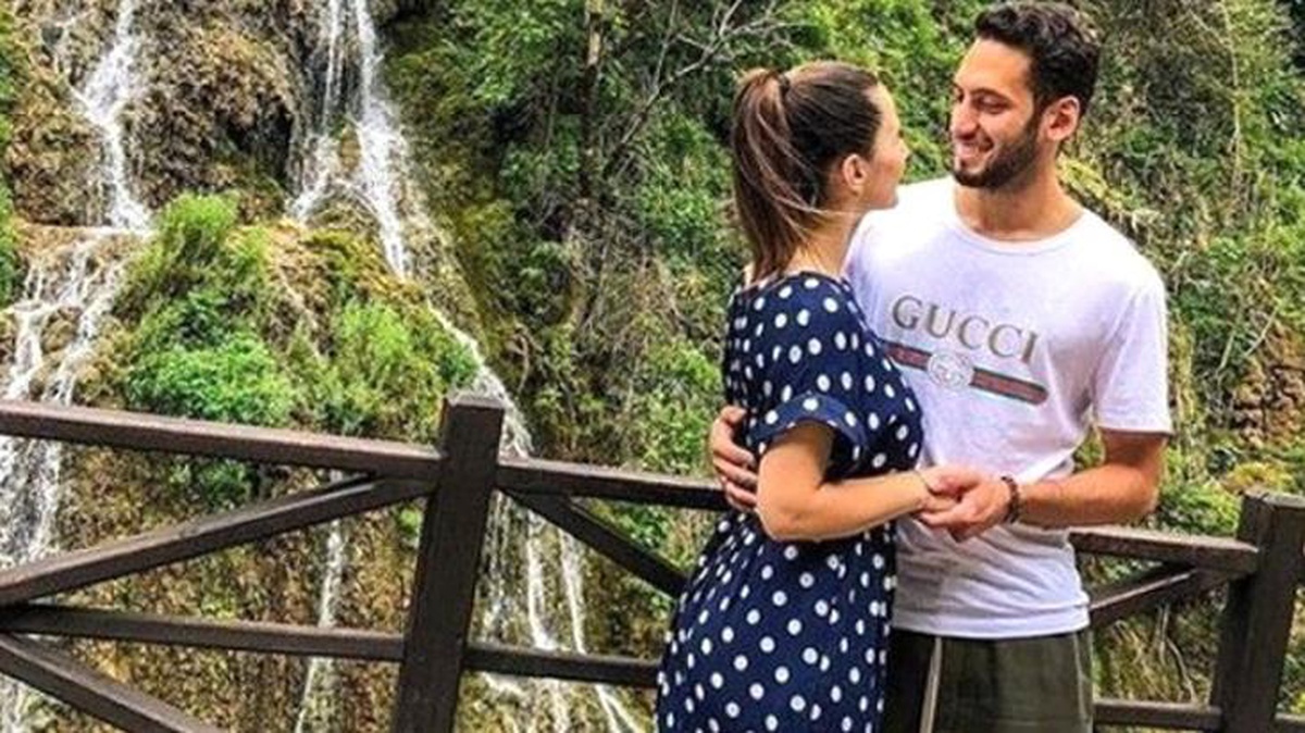 Milli futbolcumuz Hakan\'a ve eşine büyük terbiyesizlik yapıldı