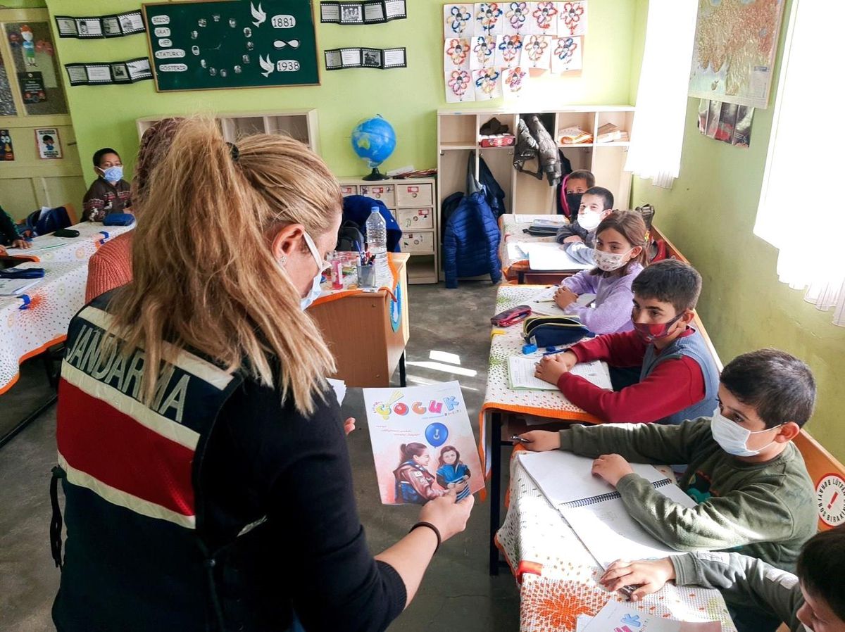 Eskişehir İl Jandarma Komutanlığından çocuklara eğitim