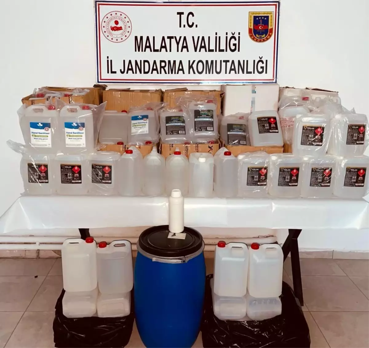 Son dakika haberi... Jandarma KOM\'dan sahte alkole geçit yok