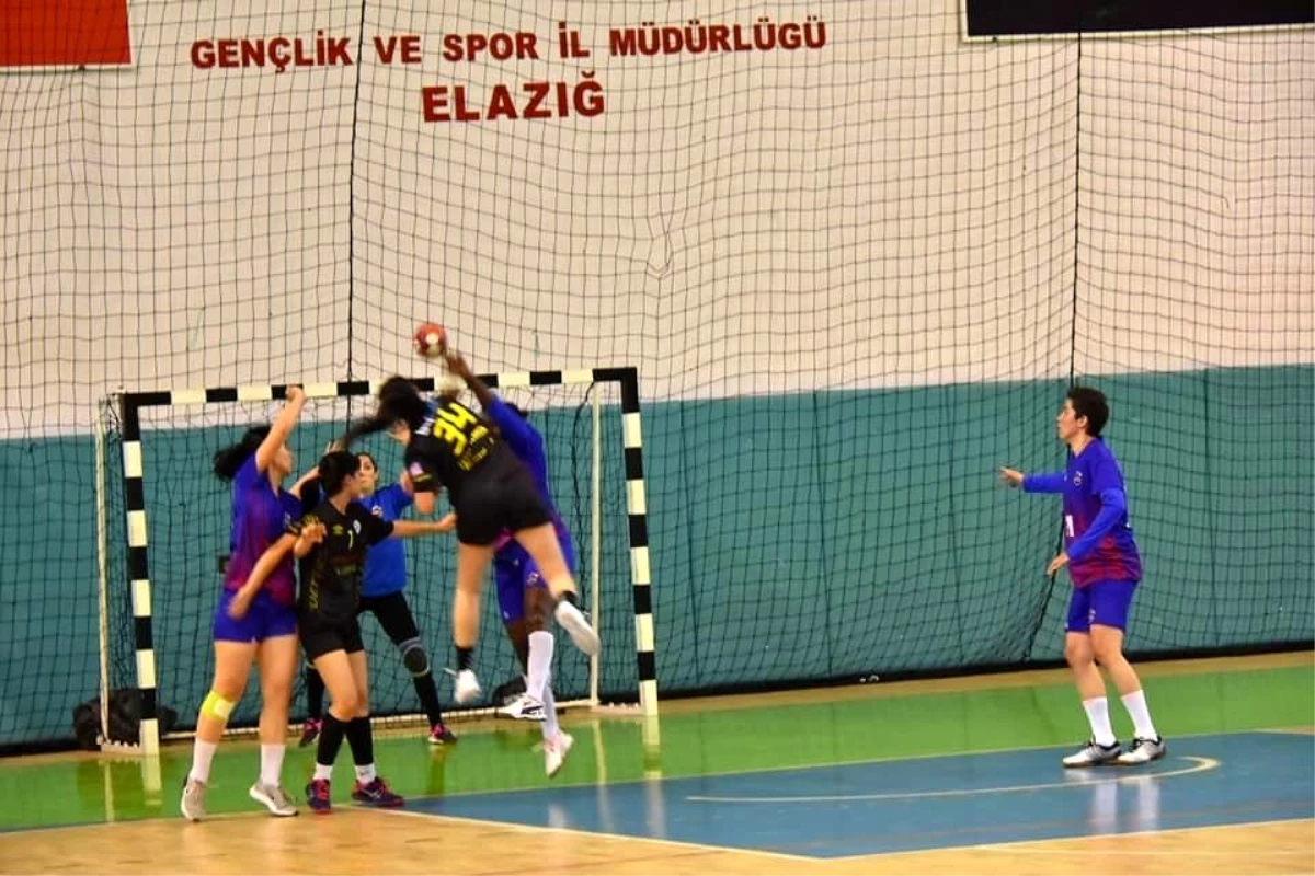 Kadınlar Hentbol 1. Ligi: Elazığ SYSK: 20 Mersin Büyükşehir Belediyespor: 22