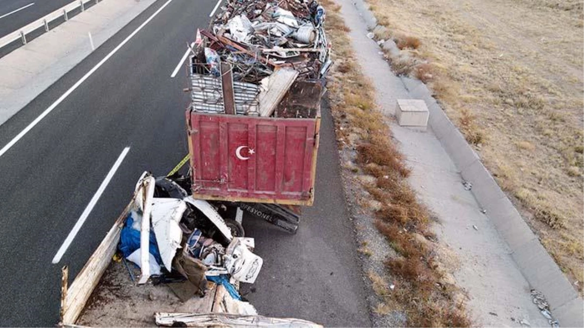 Kamyon kamyonete çarptı: 1 kişi öldü, 1 kişi yaralandı