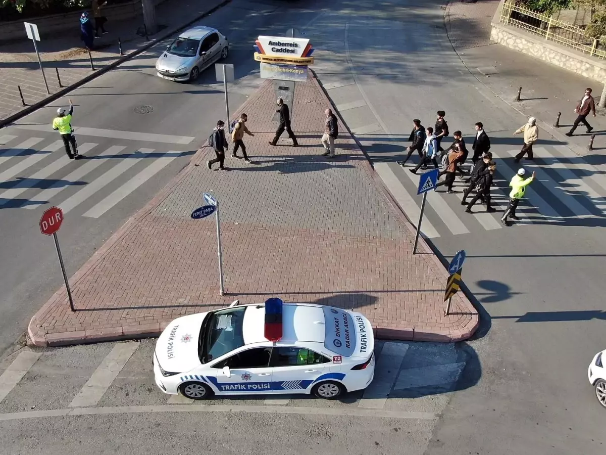 Konya polisinden önce droneli sonra uygulamalı yaya geçidi denetimi