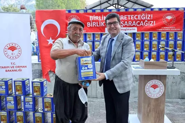 Köyceğiz'de 658 arıcıya 82 ton arı yemi dağıtıldı