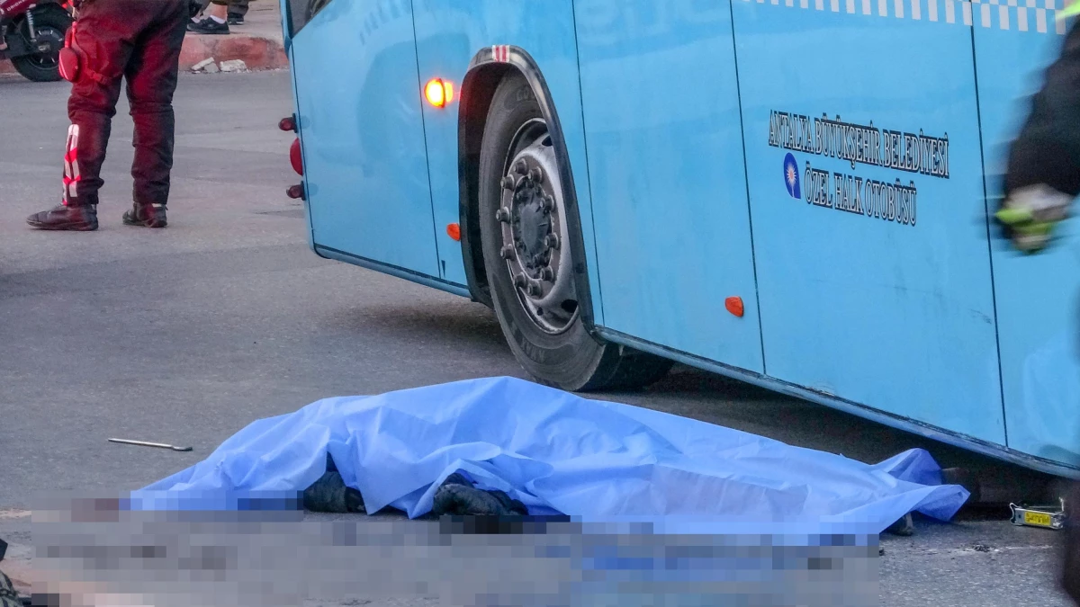 Antalya\'da korkunç kaza! Küçük Eren, yaya geçidinde otobüsün çarpmasıyla hayatını kaybetti