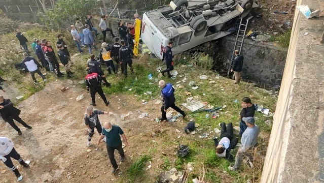 Son dakika! Kocaeli'de servis midibüsü dere yatağına uçtu, çok sayıda yaralı var