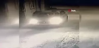 Son dakika haber: Taksi çağırıp, sürücüsünün cüzdanını çalan hırsızlar kamerada