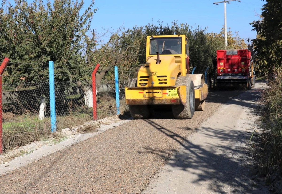 Turgutlu Belediyesinin yol çalışmaları hız kesmeden sürüyor