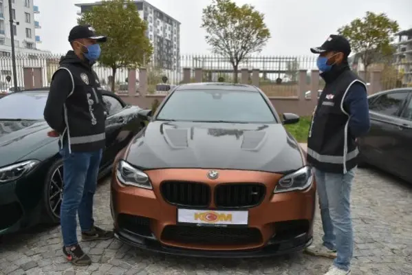 ÜLKEYE USULSÜZ YOLLARDAN MİLYONLUK LÜKS ARAÇ GETİREN ÇETEYE OPERASYON: 9 GÖZALTI