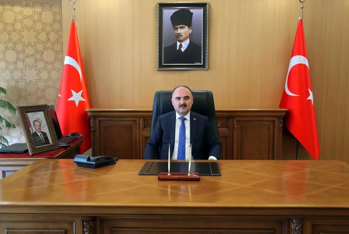 Son dakika haberi | Vali Günaydın: "Atatürk; gerek askeri dehası, gerekse devlet adamlığı ile insanlık tarihi açısından önemli bir şahsiyettir"