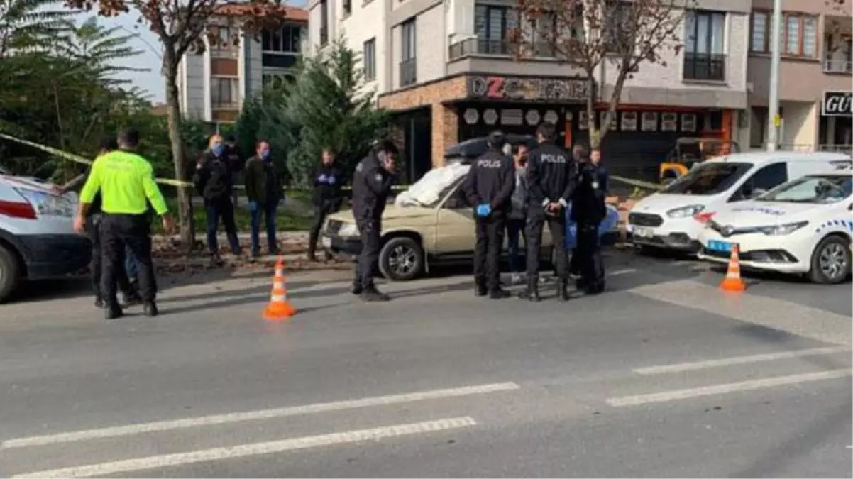 Yol kenarında çalışır halde duran aracın içerisinde ölü bulundu