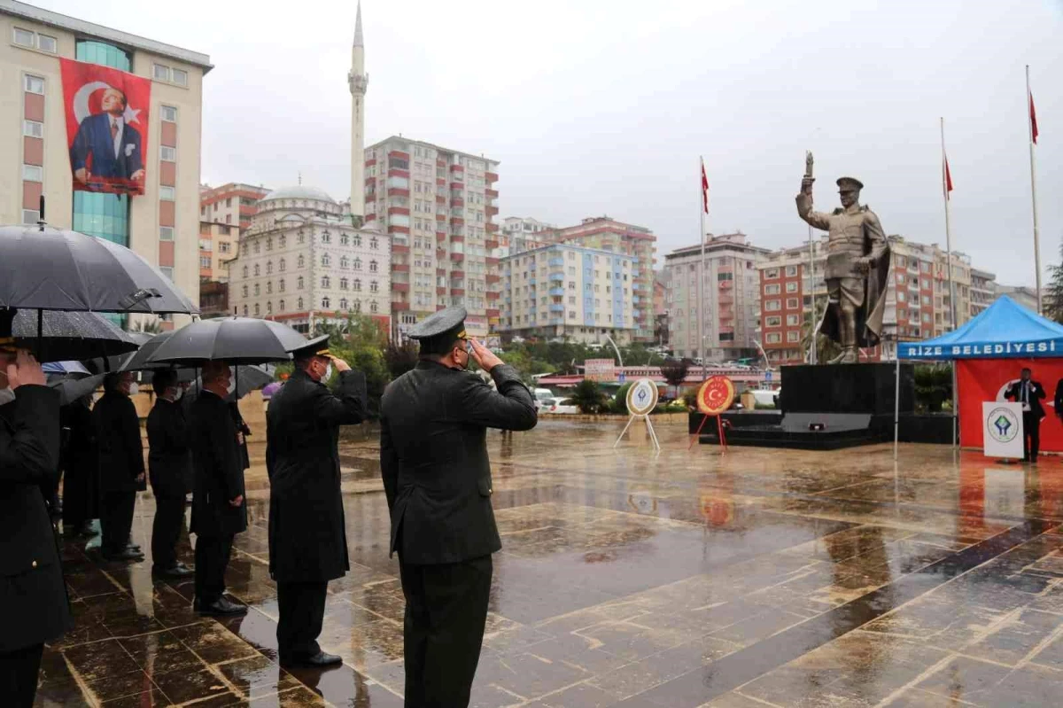 10 Kasım Atatürk\'ü anma törenleri Rize\'de yağmur altında düzenlendi