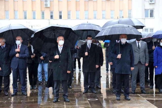 10 Kasım Atatürk'ü anma törenleri Rize'de yağmur altında düzenlendi