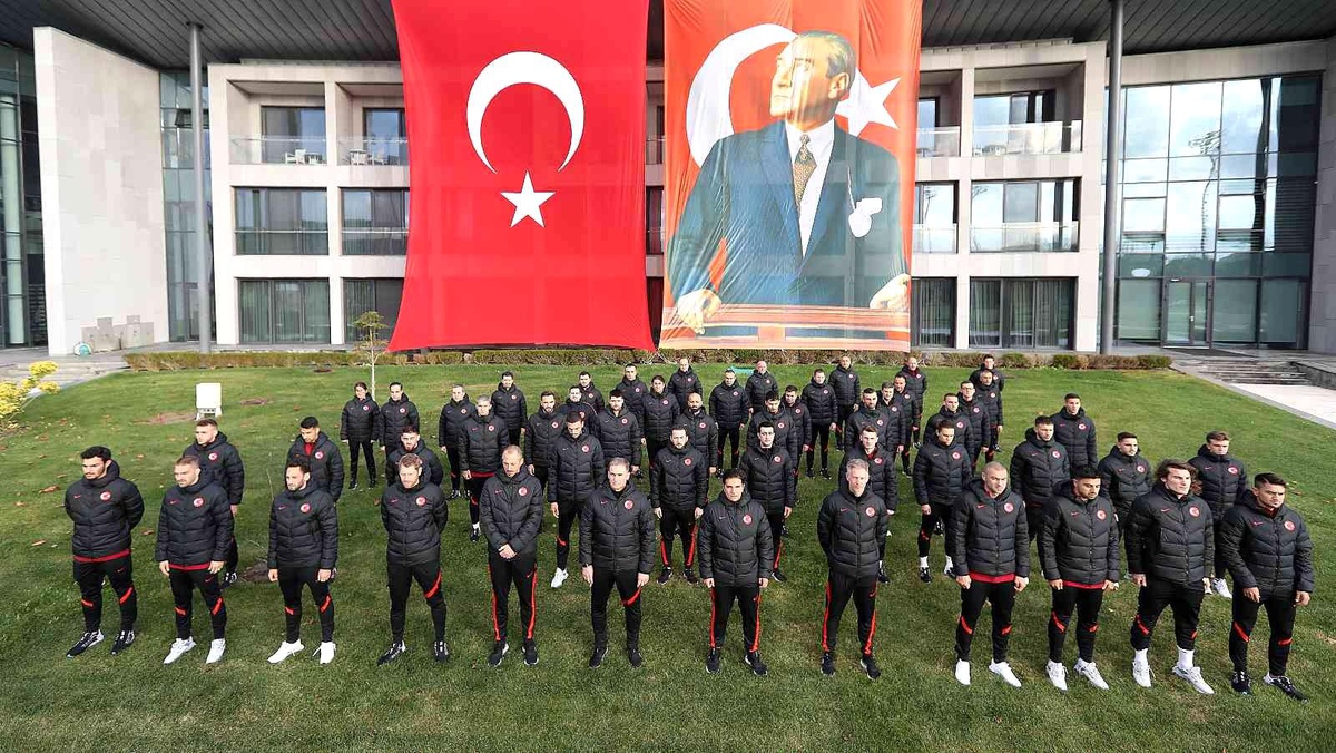 A Milli Futbol Takımı, Atatürk\'ü andı