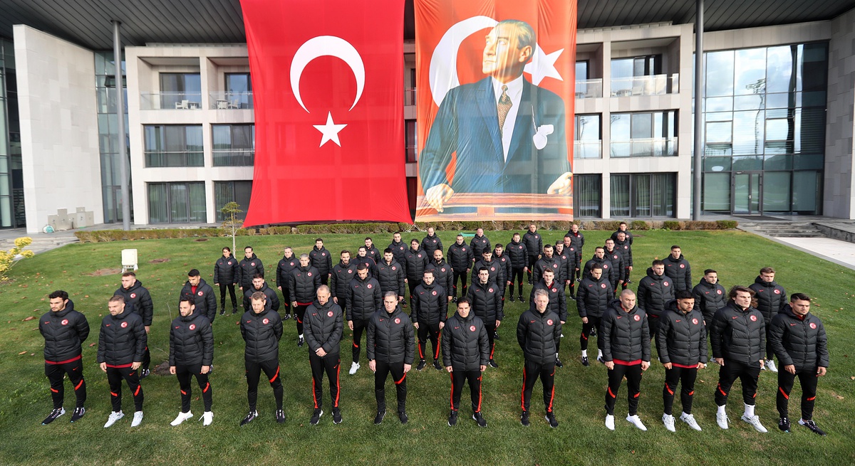 A Milli Futbol Takımı, Büyük Önder Mustafa Kemal Atatürk\'ü andı