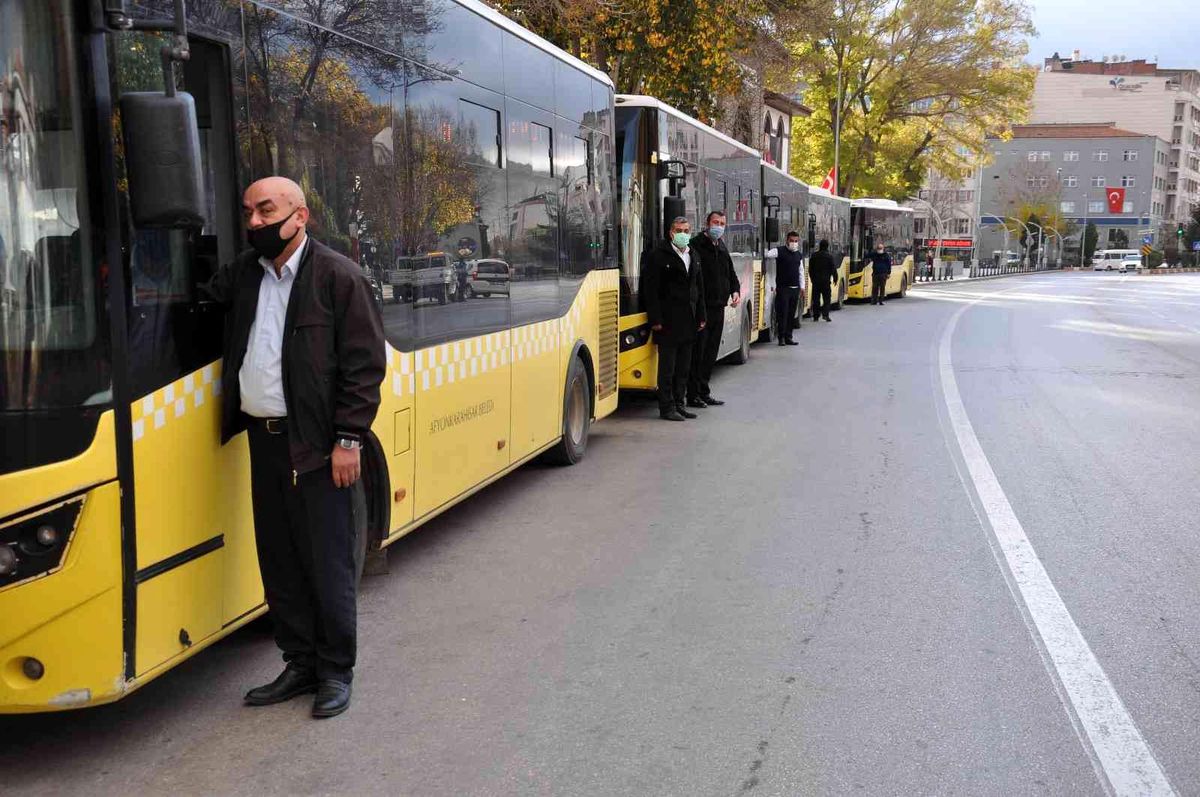Afyonkarahisar\'da otobüs şoförlerinin 10 Kasım geleneği bu yılda sürdü