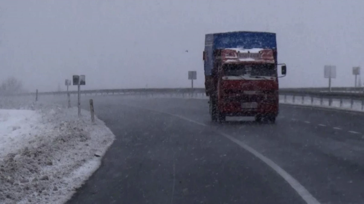 Aksaray\'da yüksek kesimlere mevsimin ilk karı düştü