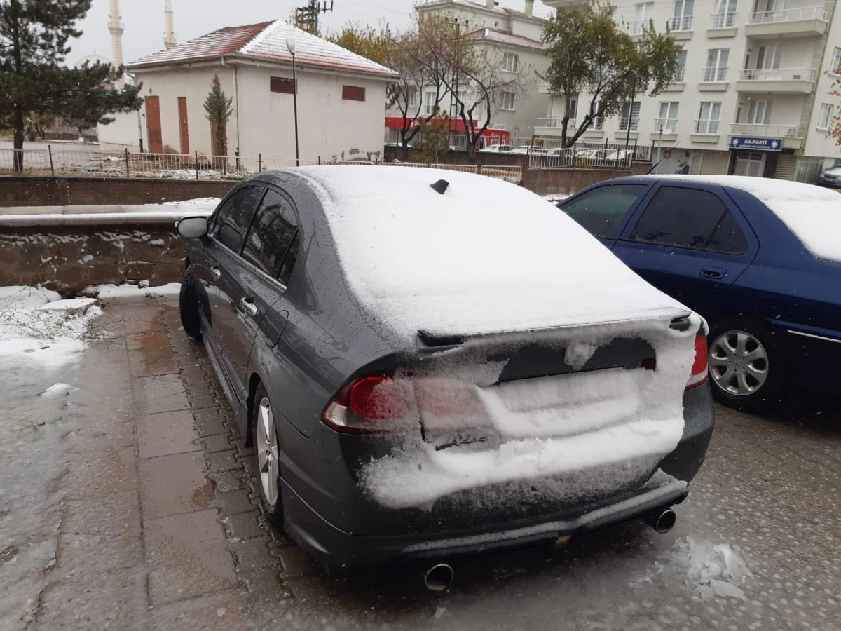 Aksaray\'ın yüksek kesimlerine mevsimin ilk karı yağdı